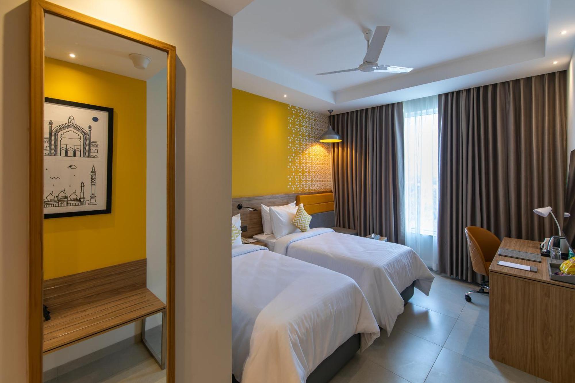 Hometel Alambagh Lucknow - A Sarovar Hotel Exterior photo